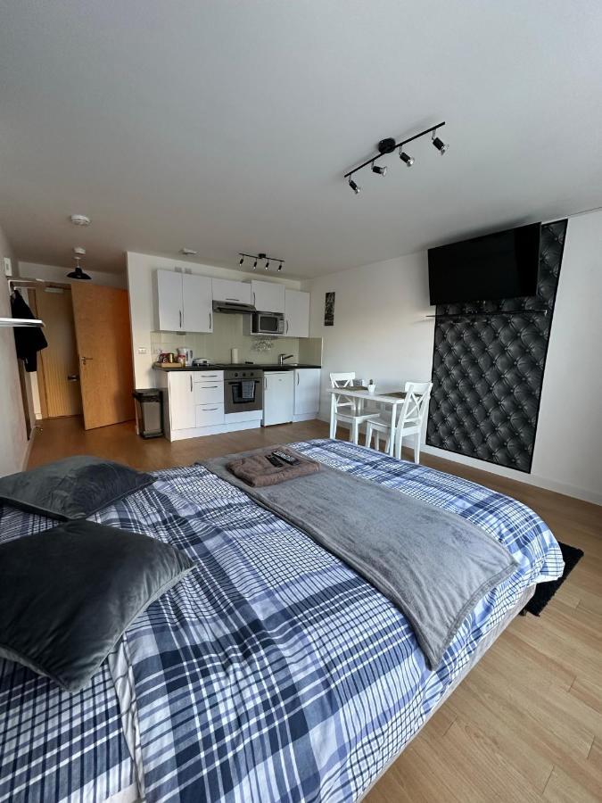 Flat With Free Parking In Gunwharf Quays