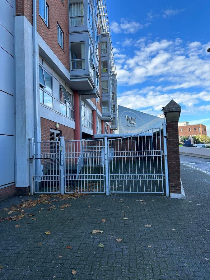 Flat With Free Parking In Gunwharf Quays *