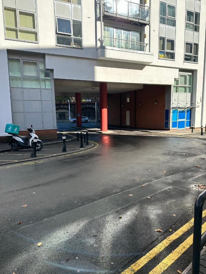 Flat With Free Parking In Gunwharf Quays