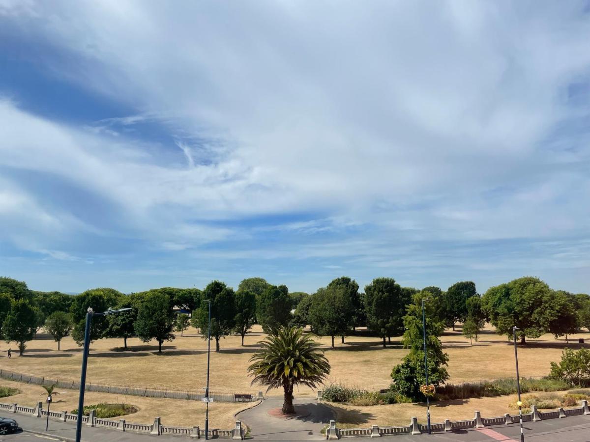 Apartment Southsea, - Two Bedroom - Newly Refurbished Throughout - Treetop Sea Views *