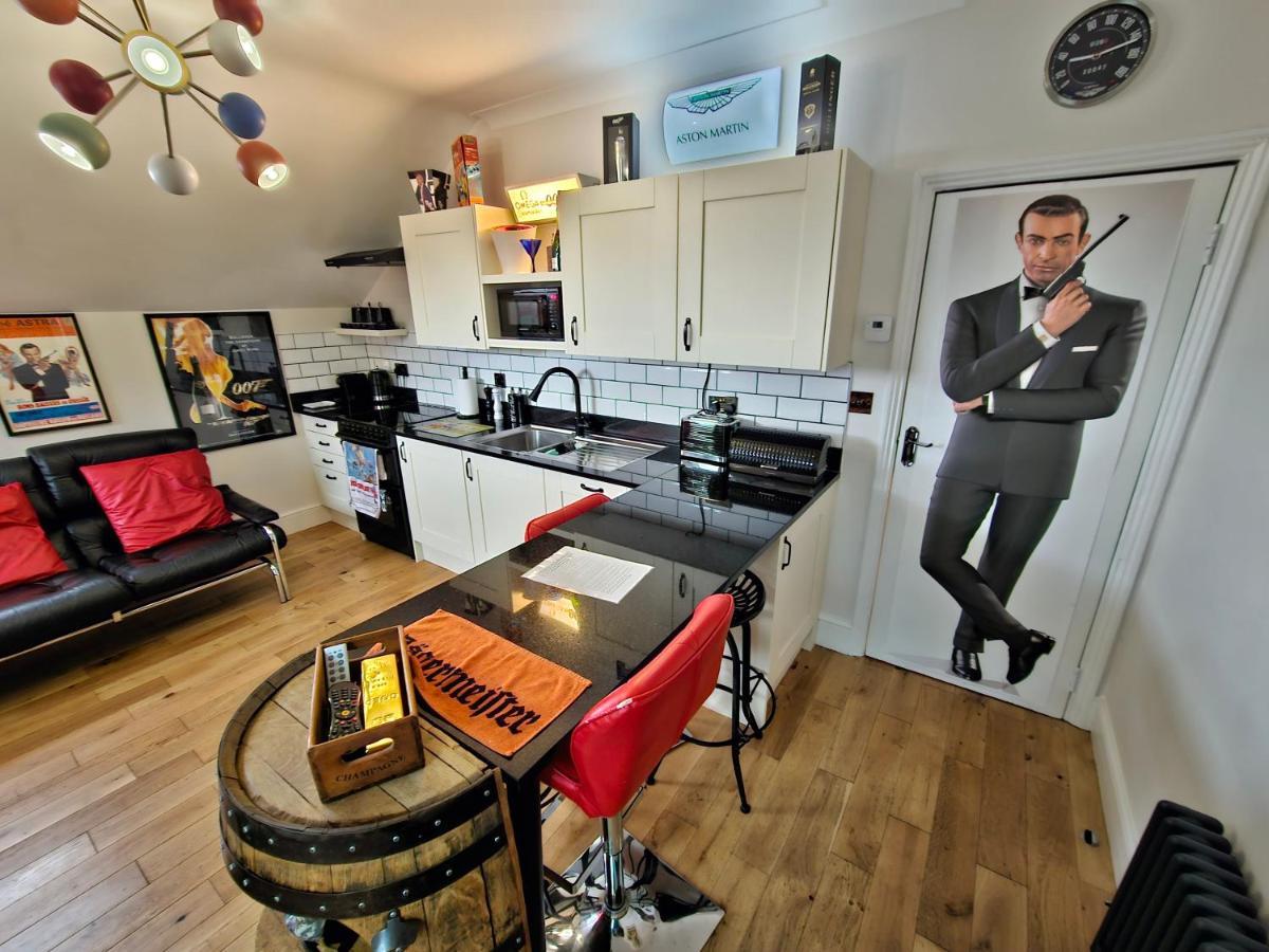 Apartment Southsea Royale Bond 3 Bed Cool Penthouse, Seafront Parking *