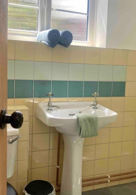 Spacious Semi-detached Southsea House, Free Parking On Drive Portsmouth