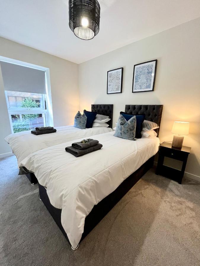 Modern Quayside Apartment: Historic Dockyard Views & Amenities Apartment Portsmouth