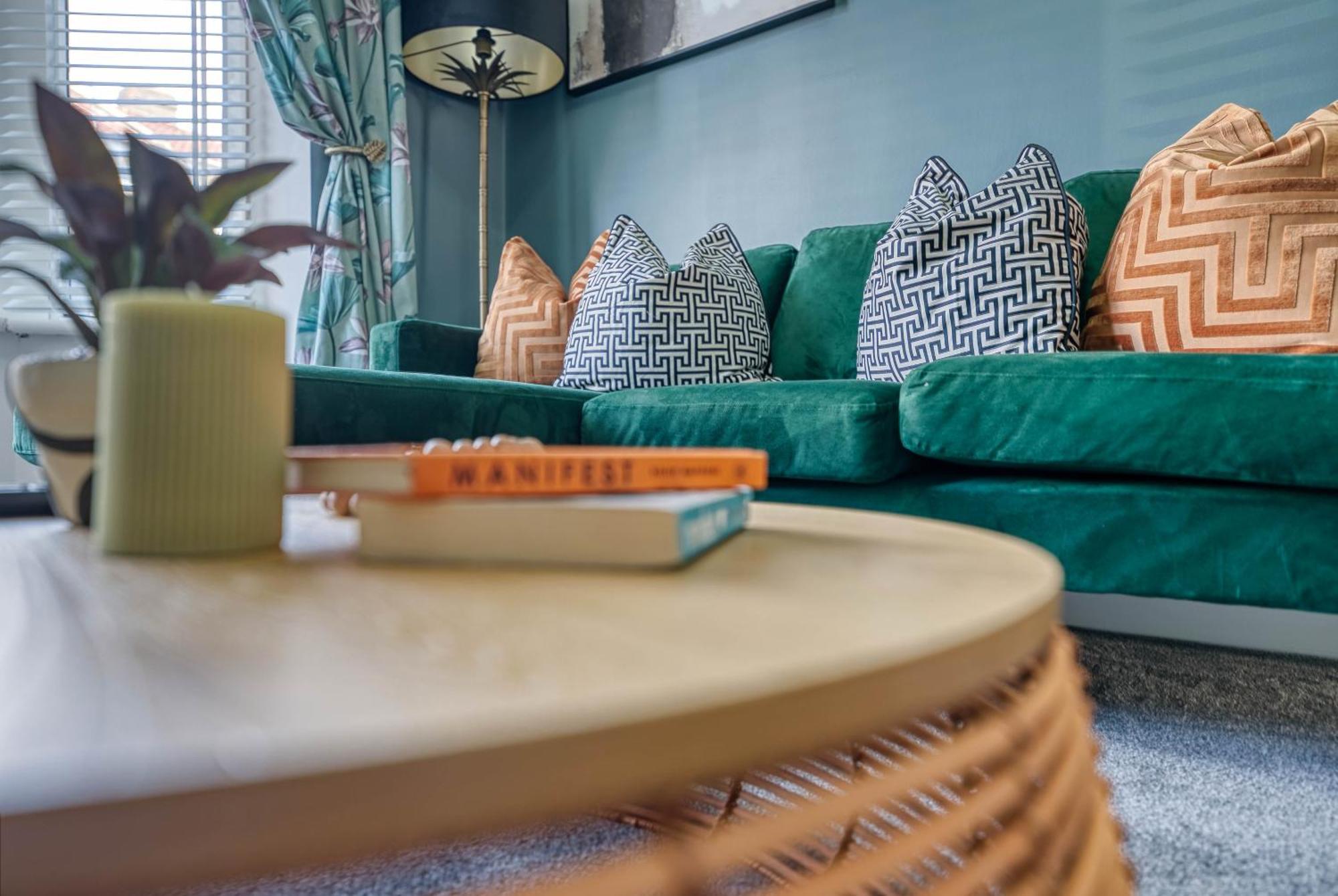 Holiday home 3-br Modern Luxurious Townhouse , Sleeps 8, Location With Free On-street Parking Permit - Easter Special Offer!! - By Blue Puffin Portsmouth