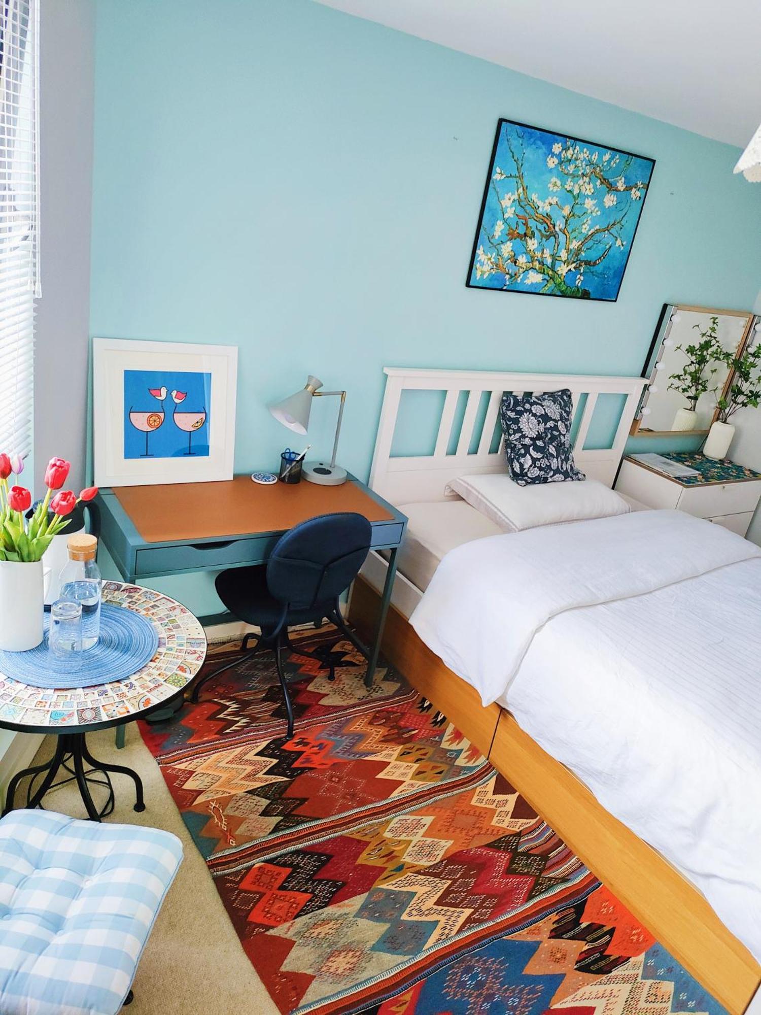 A Stylish Flat Offering A Private Bedroom Near Landmark Of