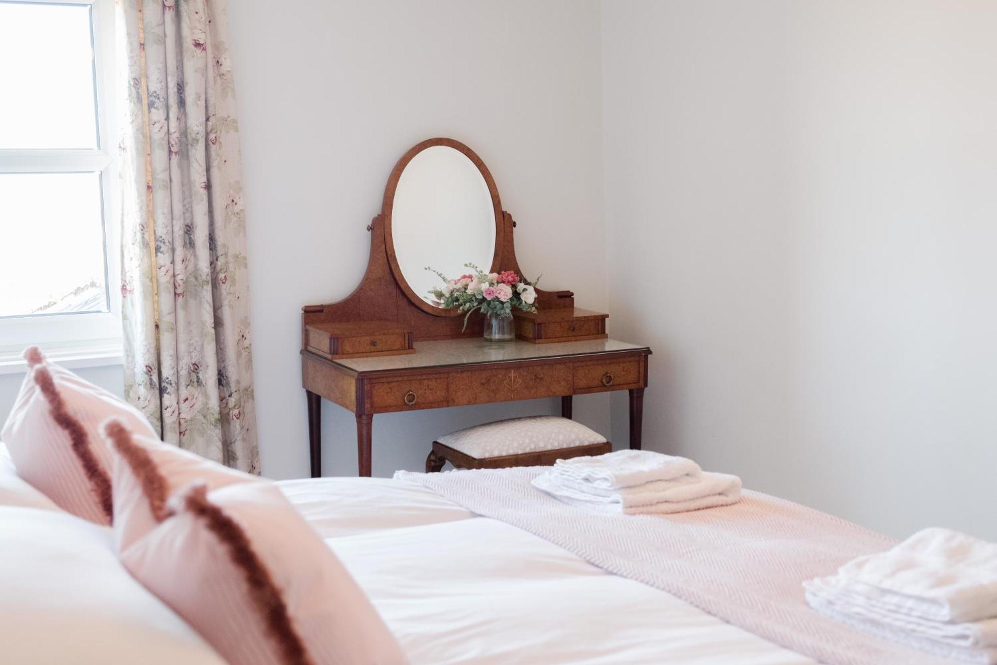 Southsea, - Two Bedroom - Newly Refurbished Throughout - Treetop Sea Views