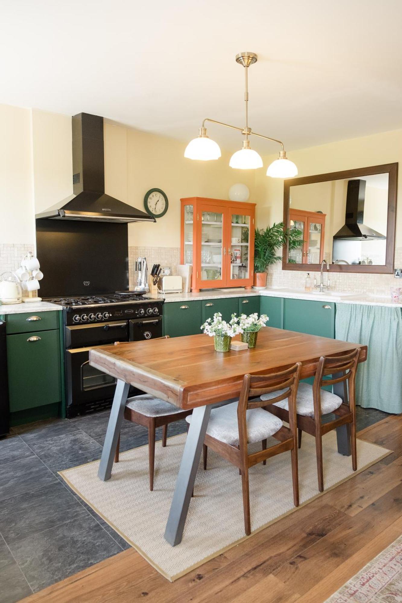 Apartment Southsea, - Two Bedroom - Newly Refurbished Throughout - Treetop Sea Views
