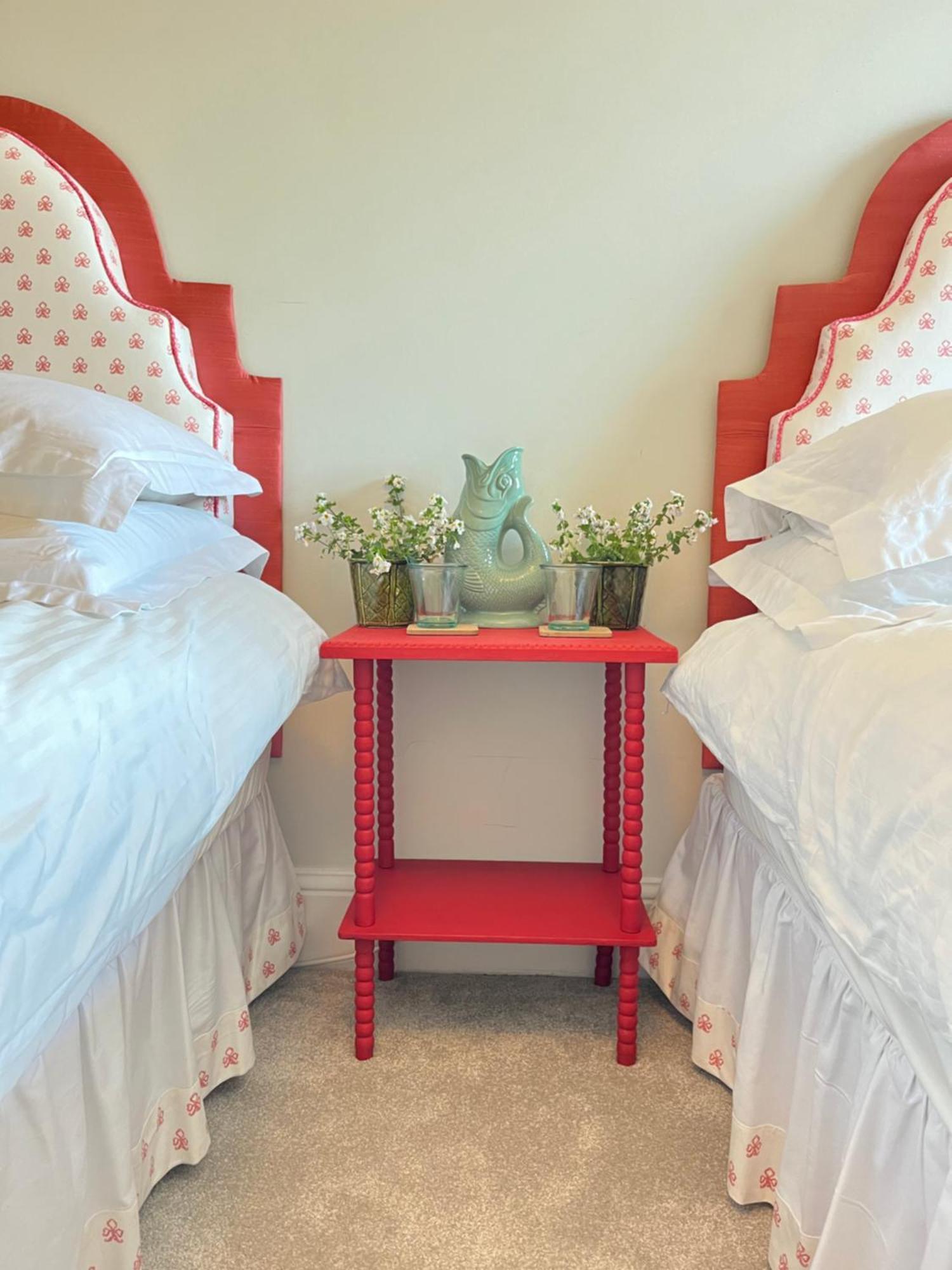 Southsea, - Two Bedroom - Newly Refurbished Throughout - Treetop Sea Views Apartment Portsmouth