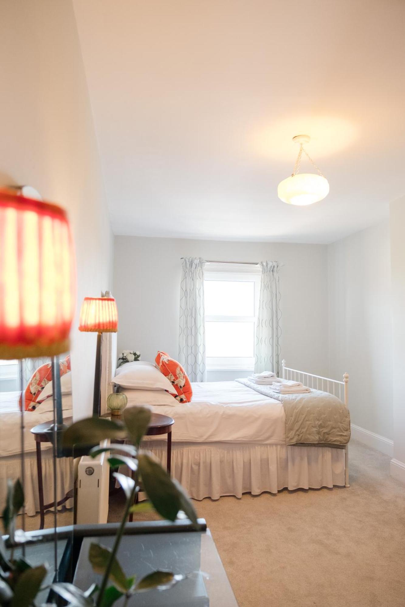 Southsea, - Two Bedroom - Newly Refurbished Throughout - Treetop Sea Views
