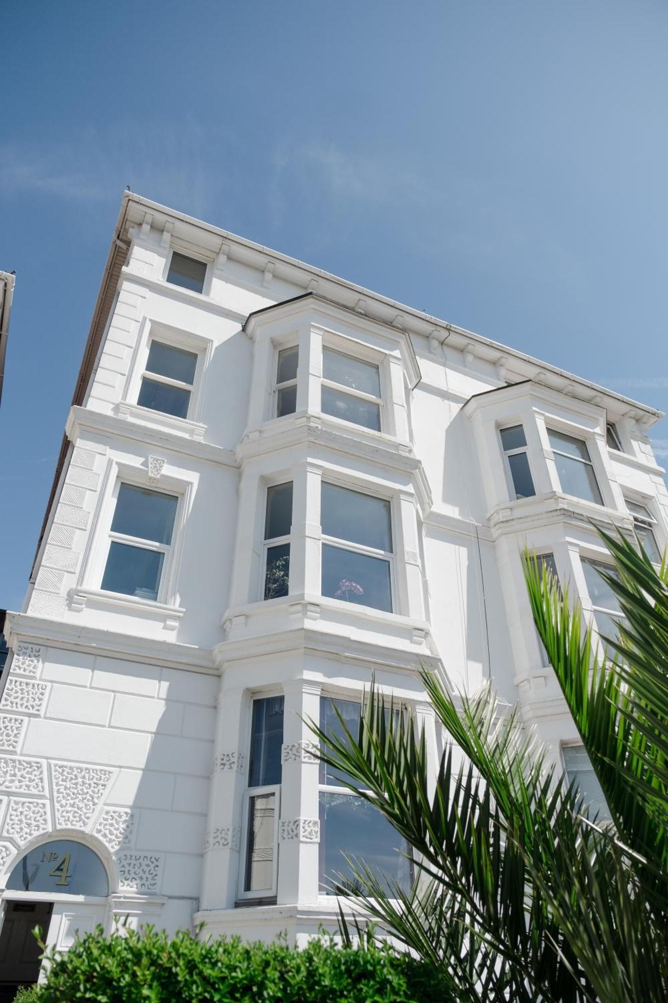 Southsea, - Two Bedroom - Newly Refurbished Throughout - Treetop Sea Views