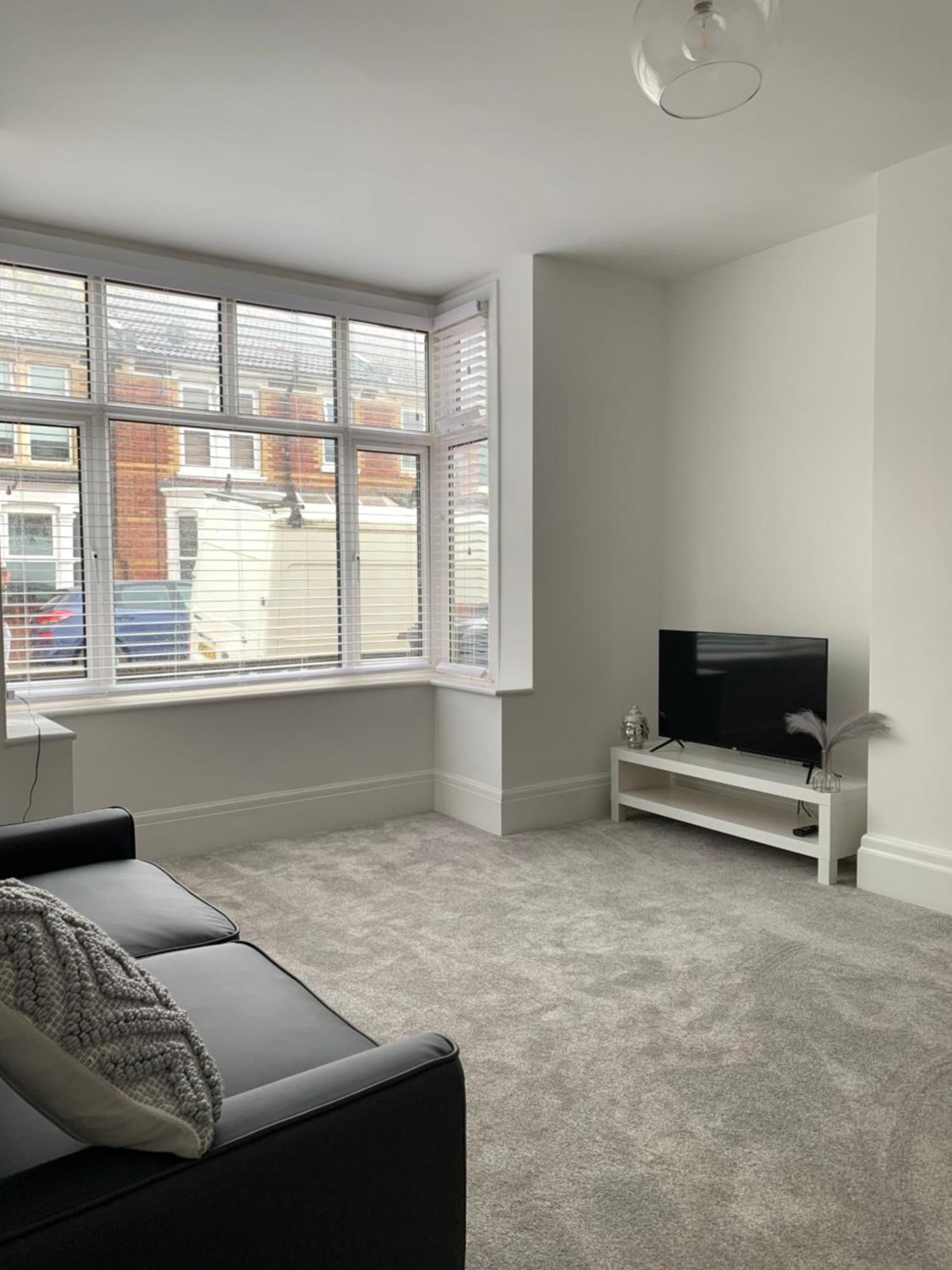 Iris In Southsea Free Street Parking And Pets Welcome Holiday home *