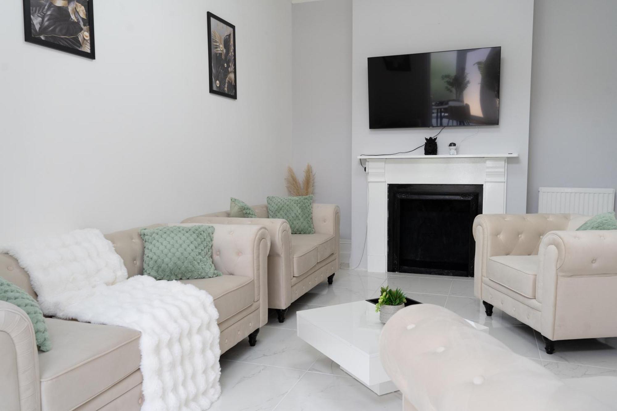 Open Mind - Hottub, 8 Beds & 2 Car Spaces * Portsmouth