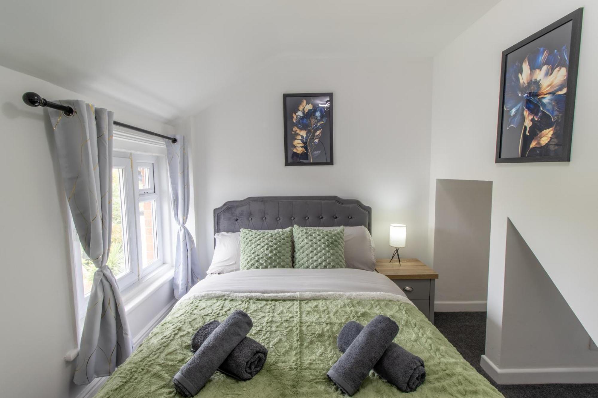 Open Mind - Hottub, 8 Beds & 2 Car Spaces Holiday home Portsmouth