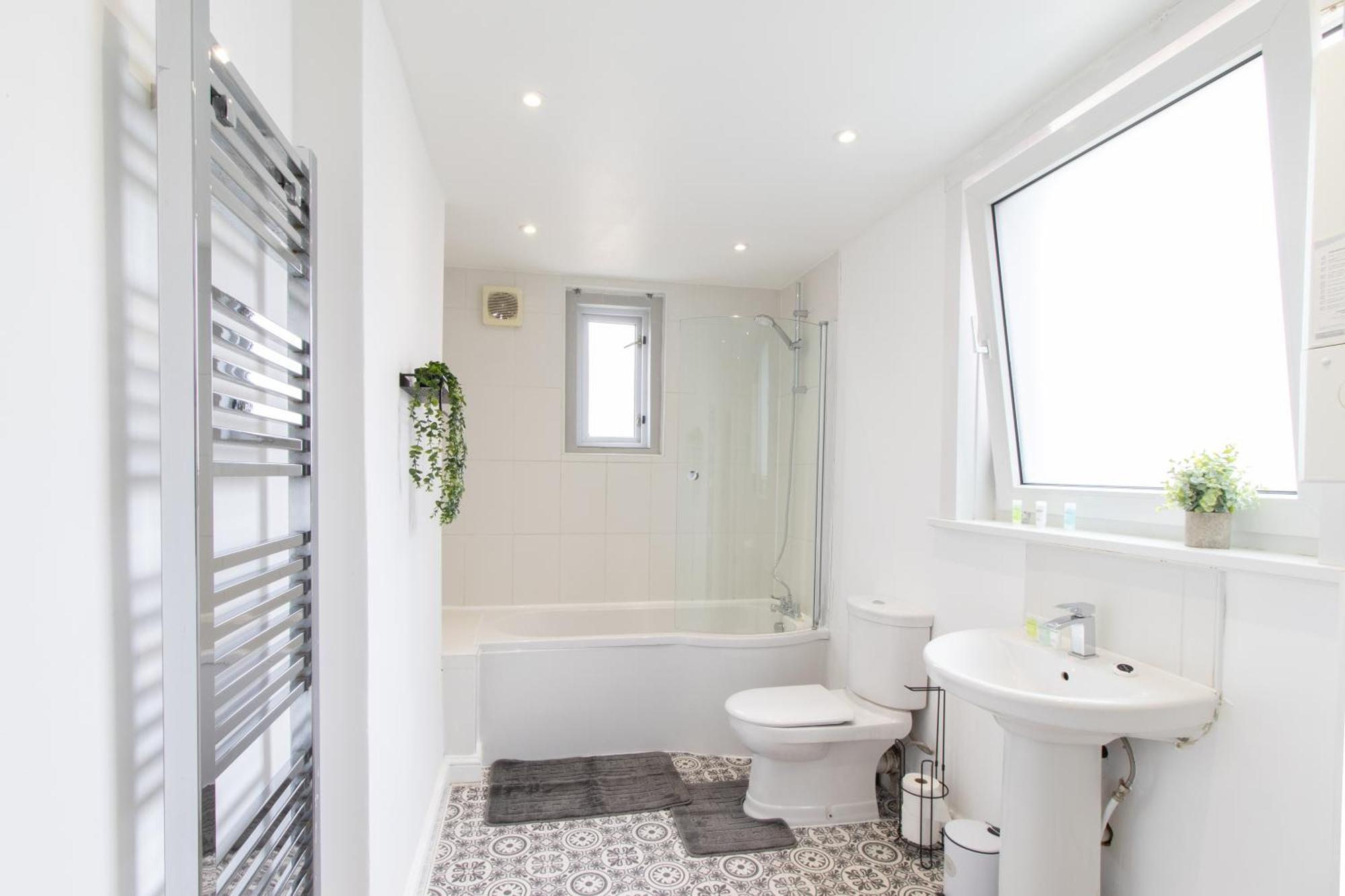 Open Mind - Hottub, 8 Beds & 2 Car Spaces Holiday home