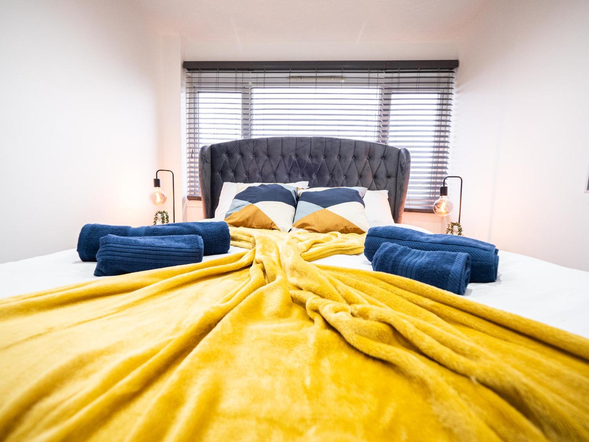 Luxury Seaside Haven- Coastal Comfort, Free Parking Apartment Portsmouth