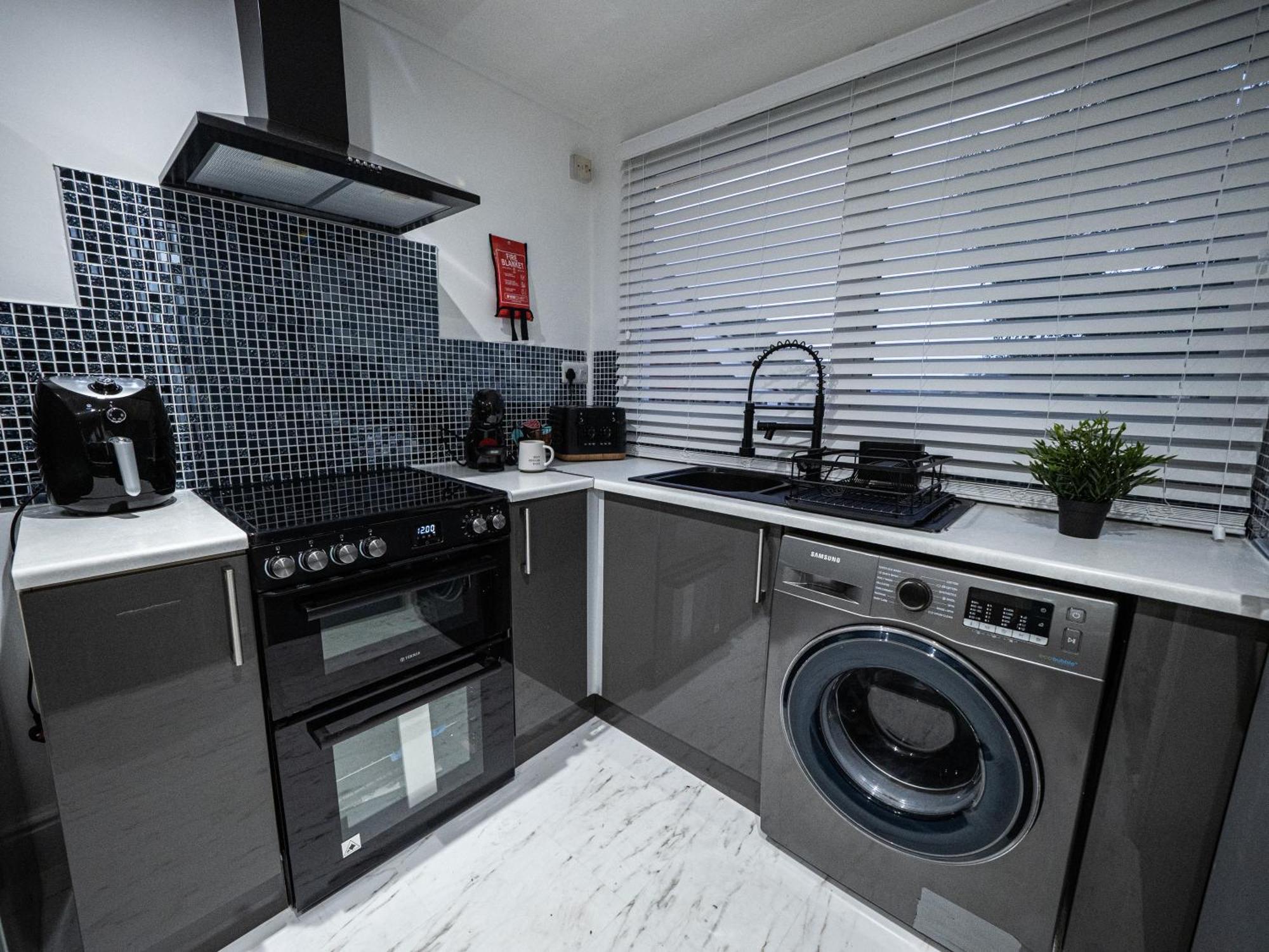 Apartment Luxury Seaside Haven- Coastal Comfort, Free Parking Portsmouth