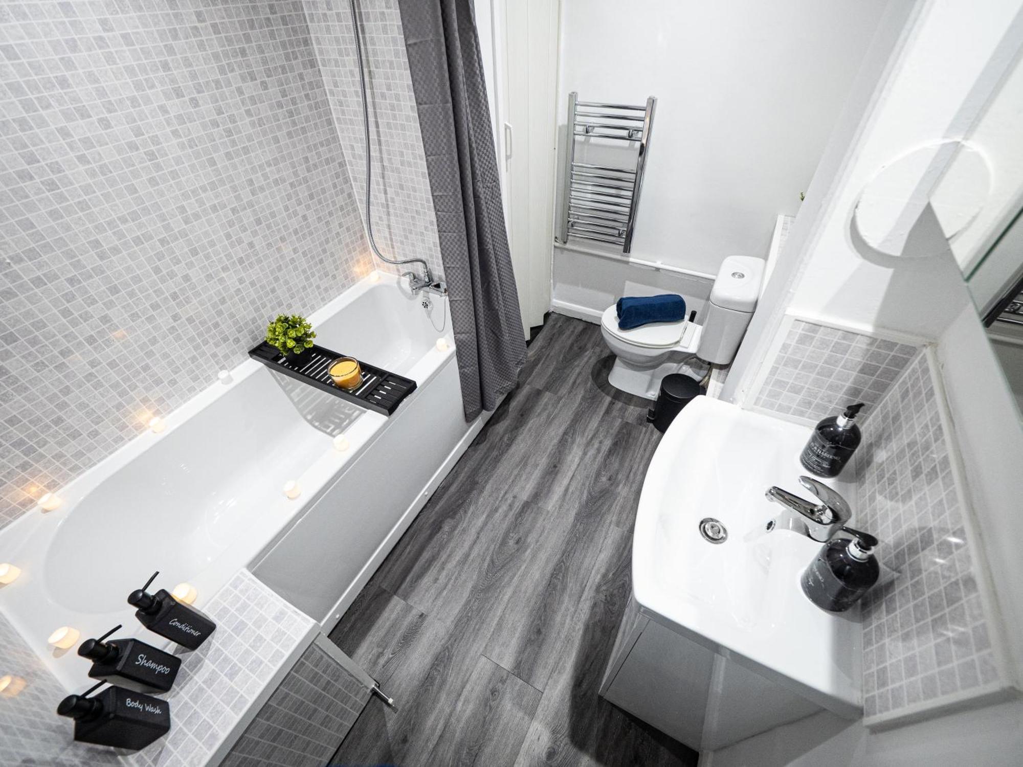 Luxury Seaside Haven- Coastal Comfort, Free Parking * Portsmouth