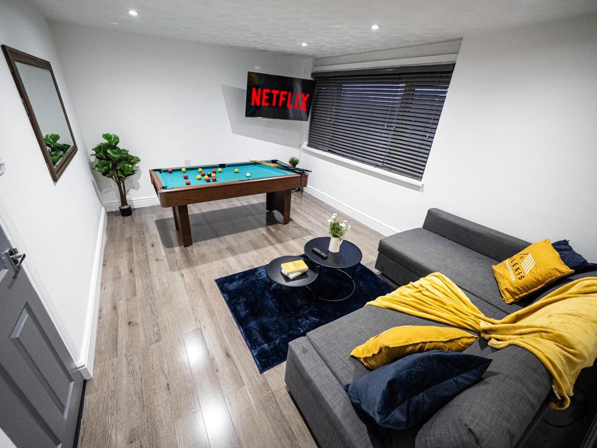 Luxury Seaside Haven- Coastal Comfort, Free Parking * Portsmouth