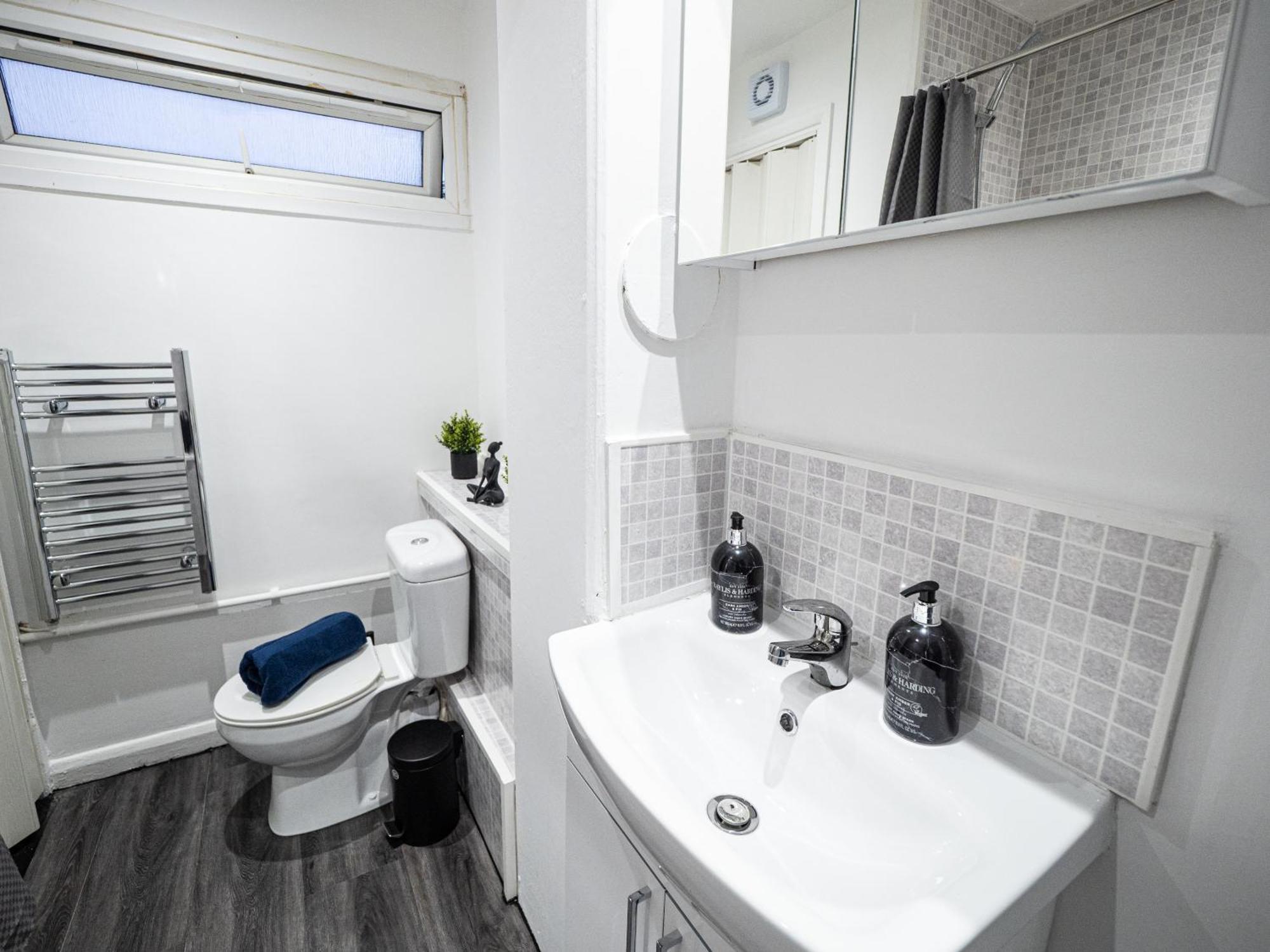 Luxury Seaside Haven- Coastal Comfort, Free Parking * Portsmouth
