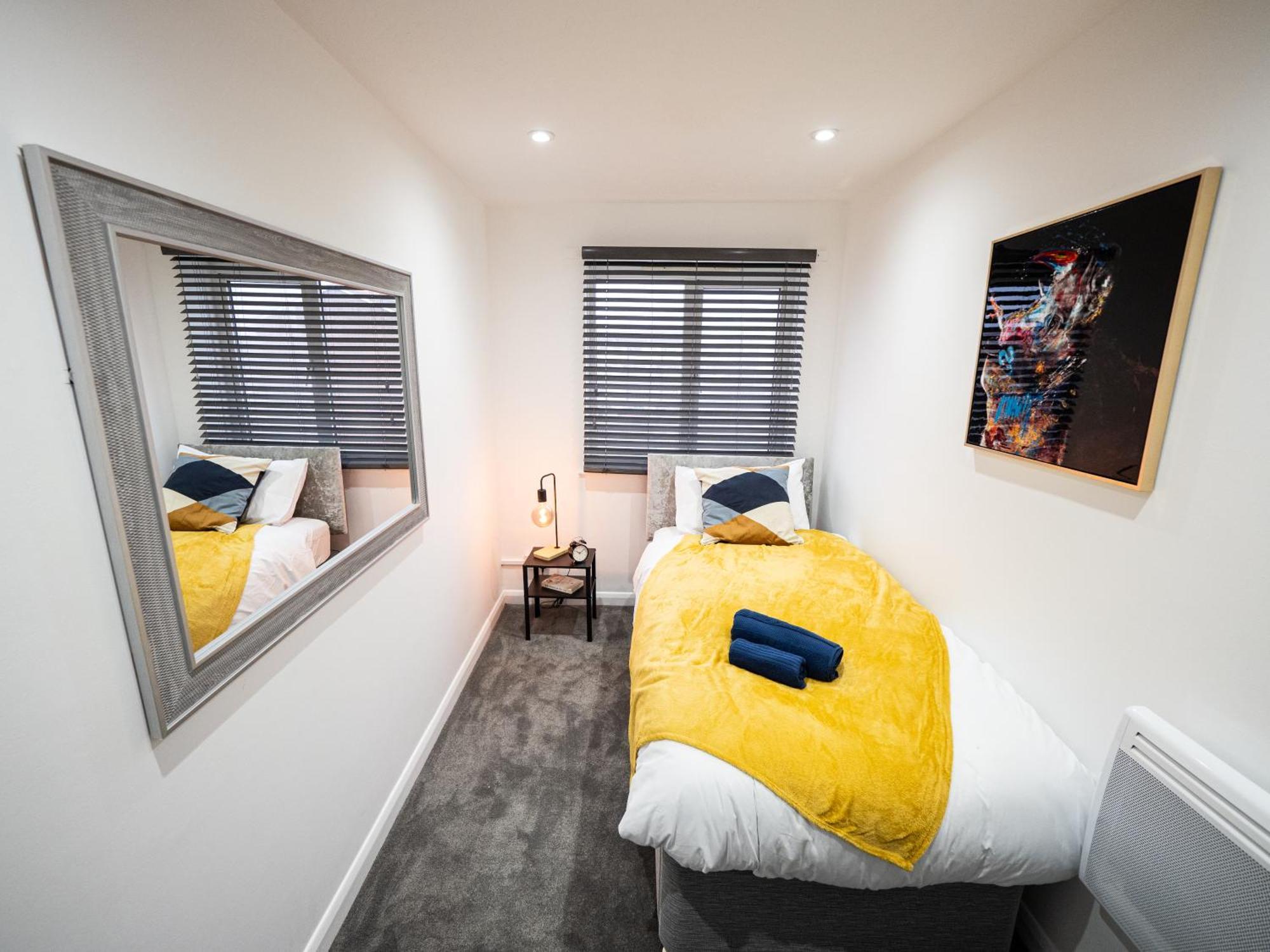 Luxury Seaside Haven- Coastal Comfort, Free Parking Apartment Portsmouth