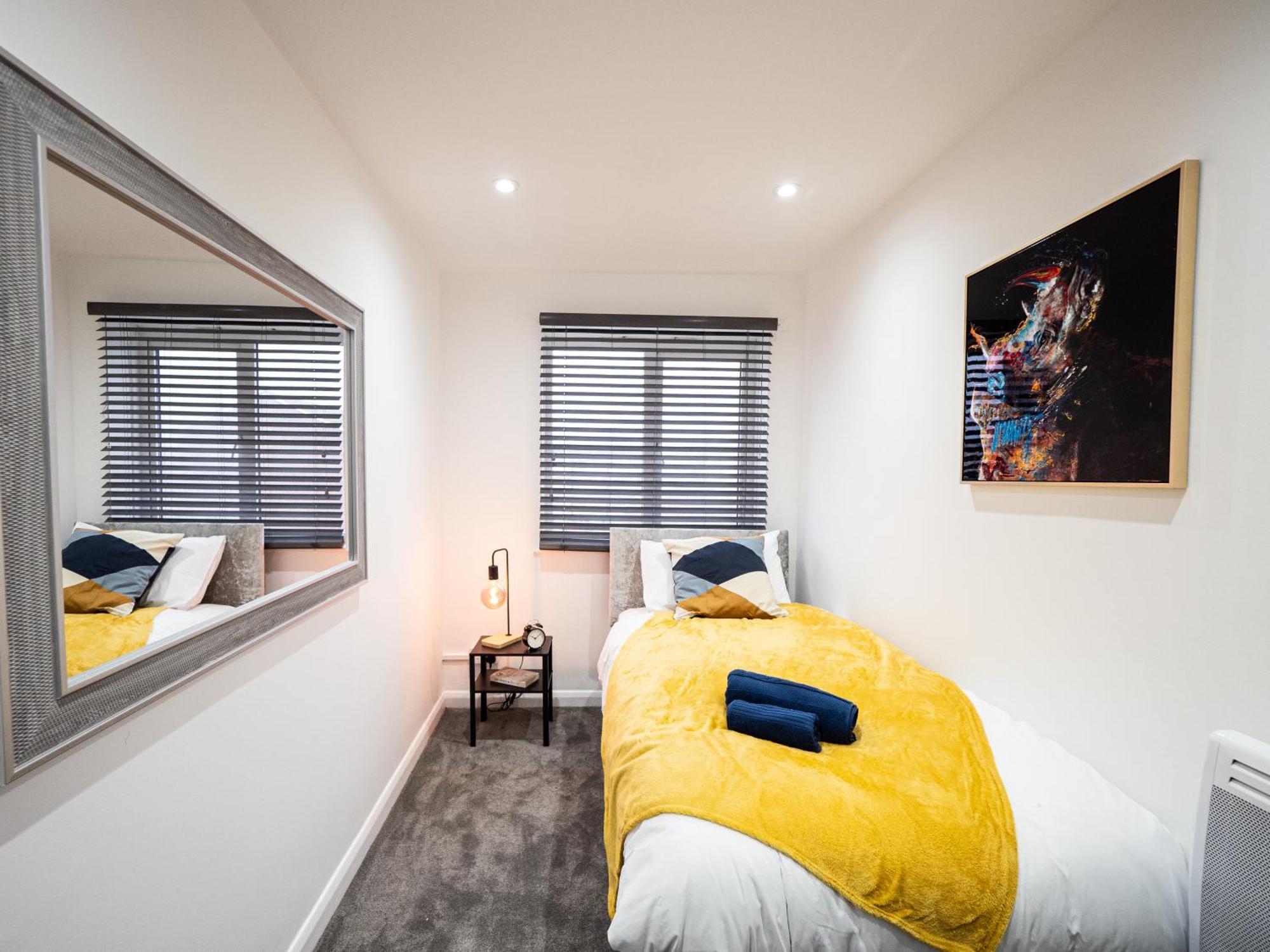 Luxury Seaside Haven- Coastal Comfort, Free Parking *