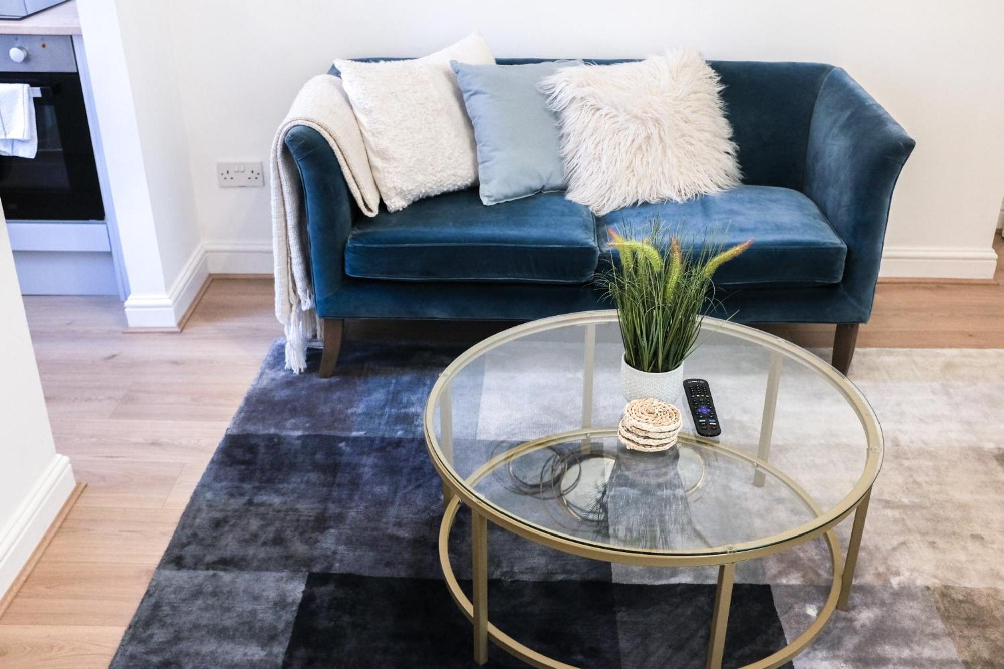 *newly Refurbished *central Apartment *