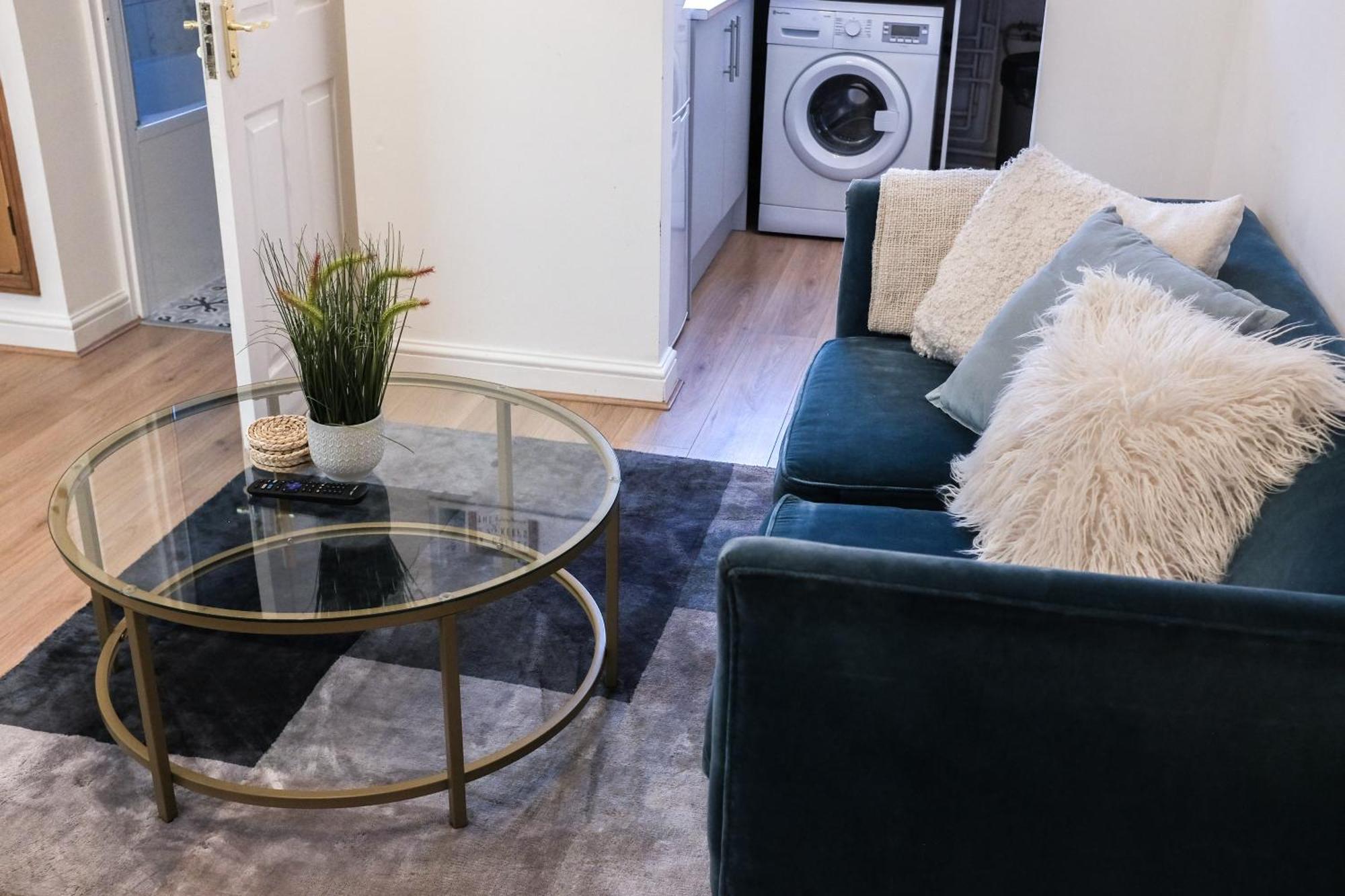 *newly Refurbished *central Apartment Portsmouth