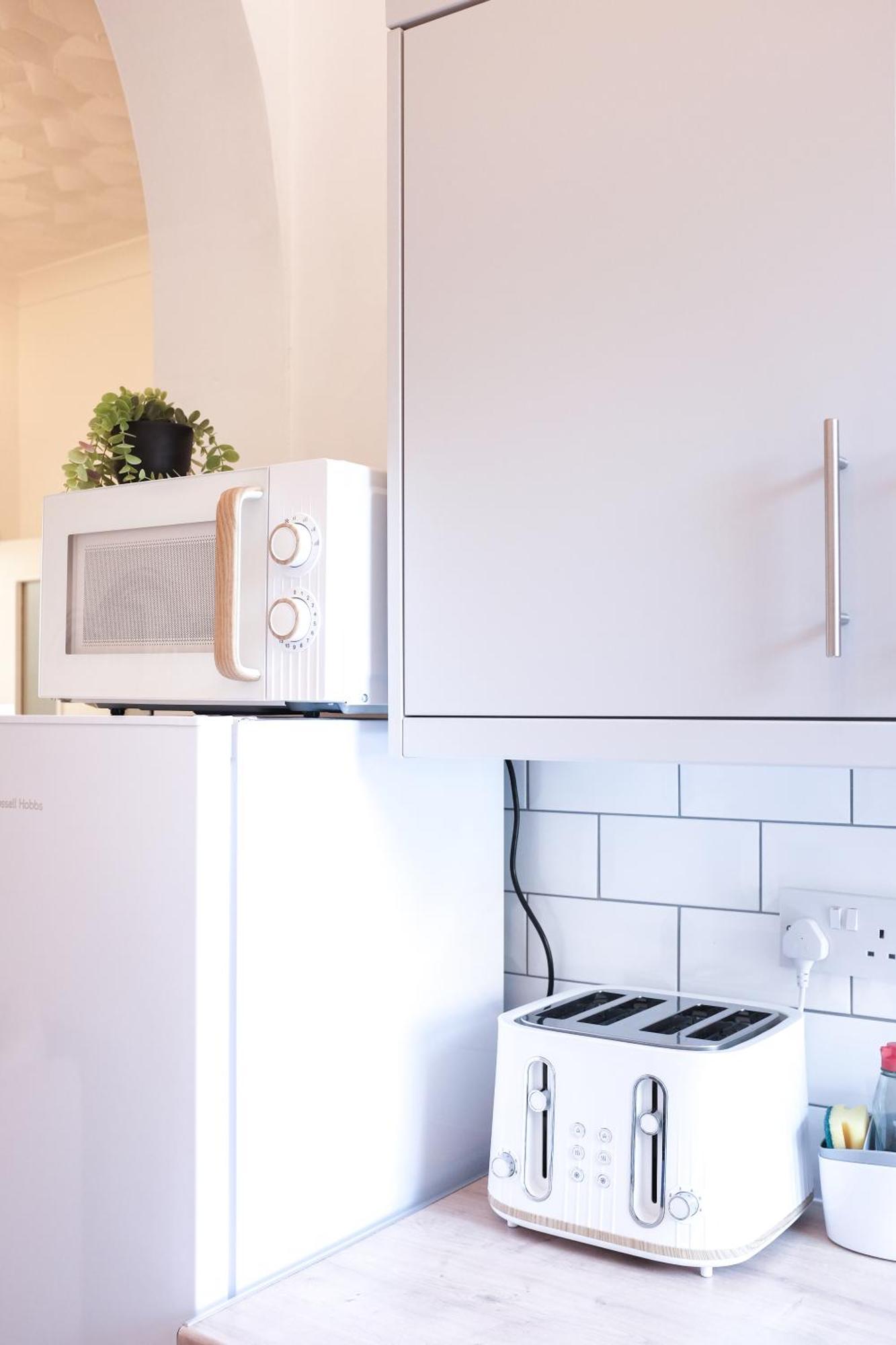*newly Refurbished *central Apartment *