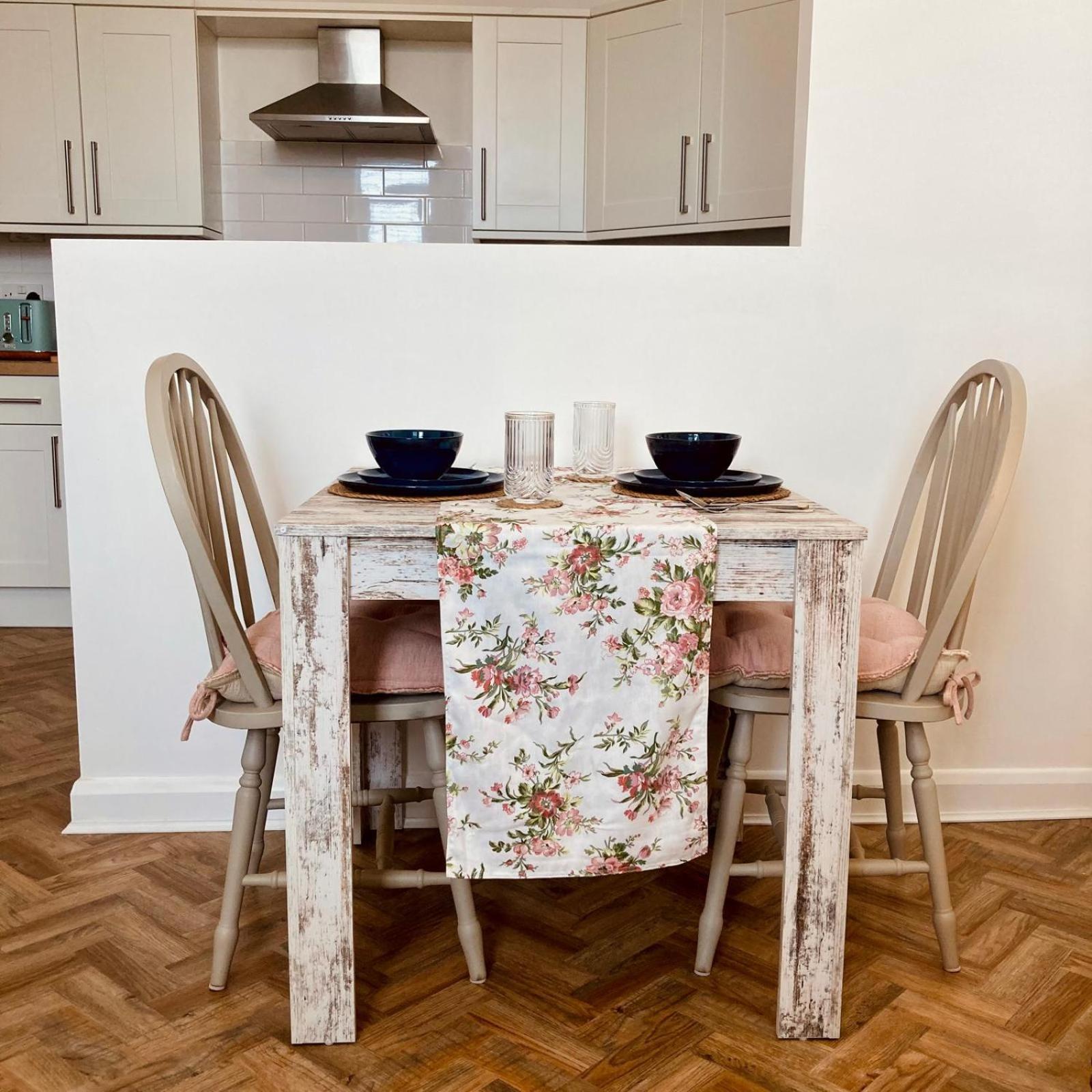 Apartment Spacious In With Parking *