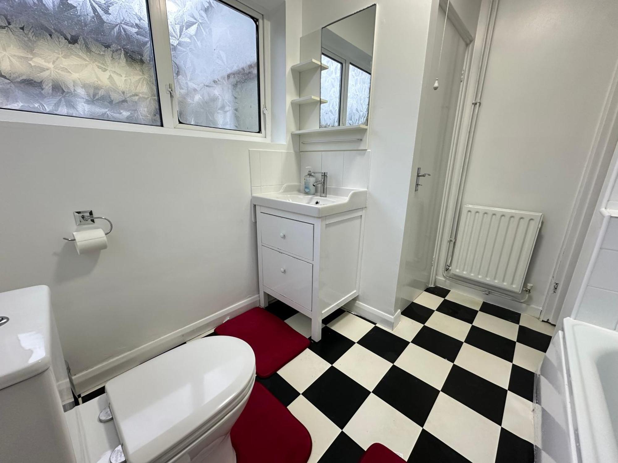 Large Double In - Mayhall Rd Guest house Portsmouth