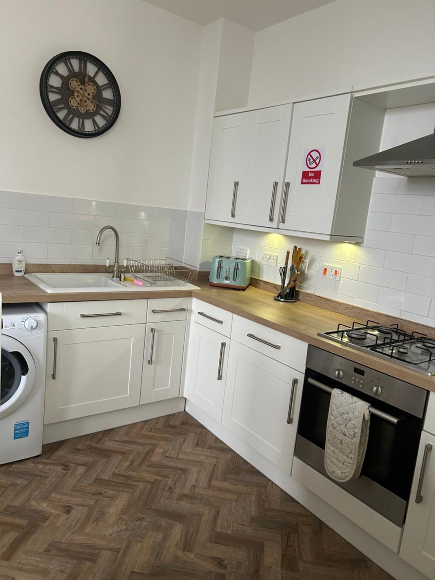 Spacious In With Parking Apartment