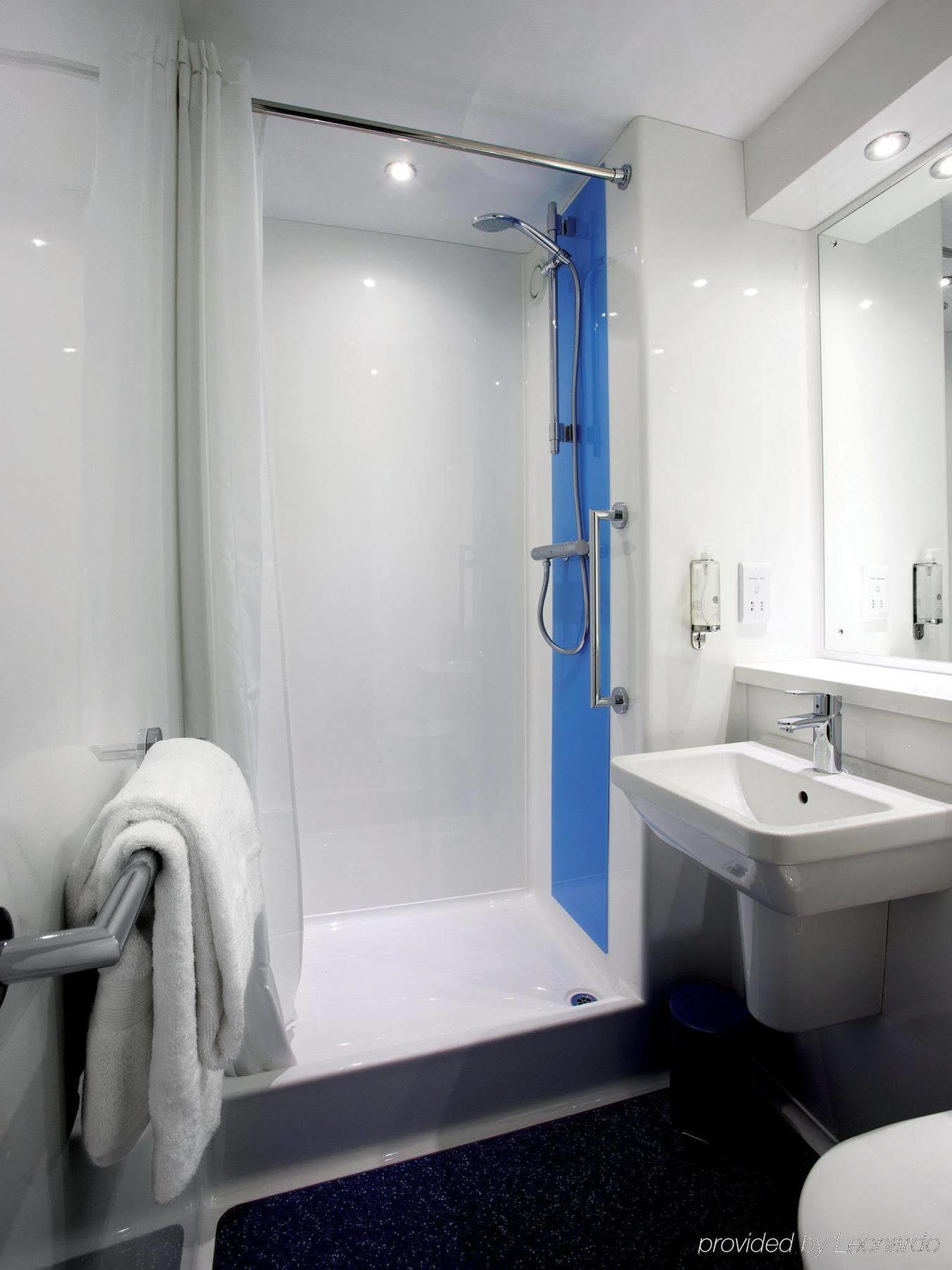 Travelodge Hotel 3*