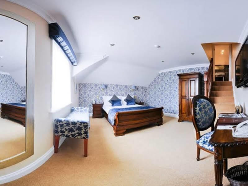 The Clarence Boutique Hotel 4*
