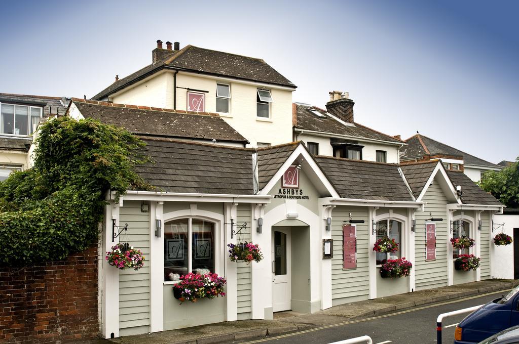 Apartment Ashby's Gastropub & Boutique