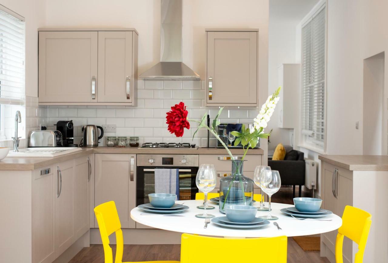 Flat B - Ground Floor, 2 Bedroom, 2 Bathroom With Garden In Southsea,