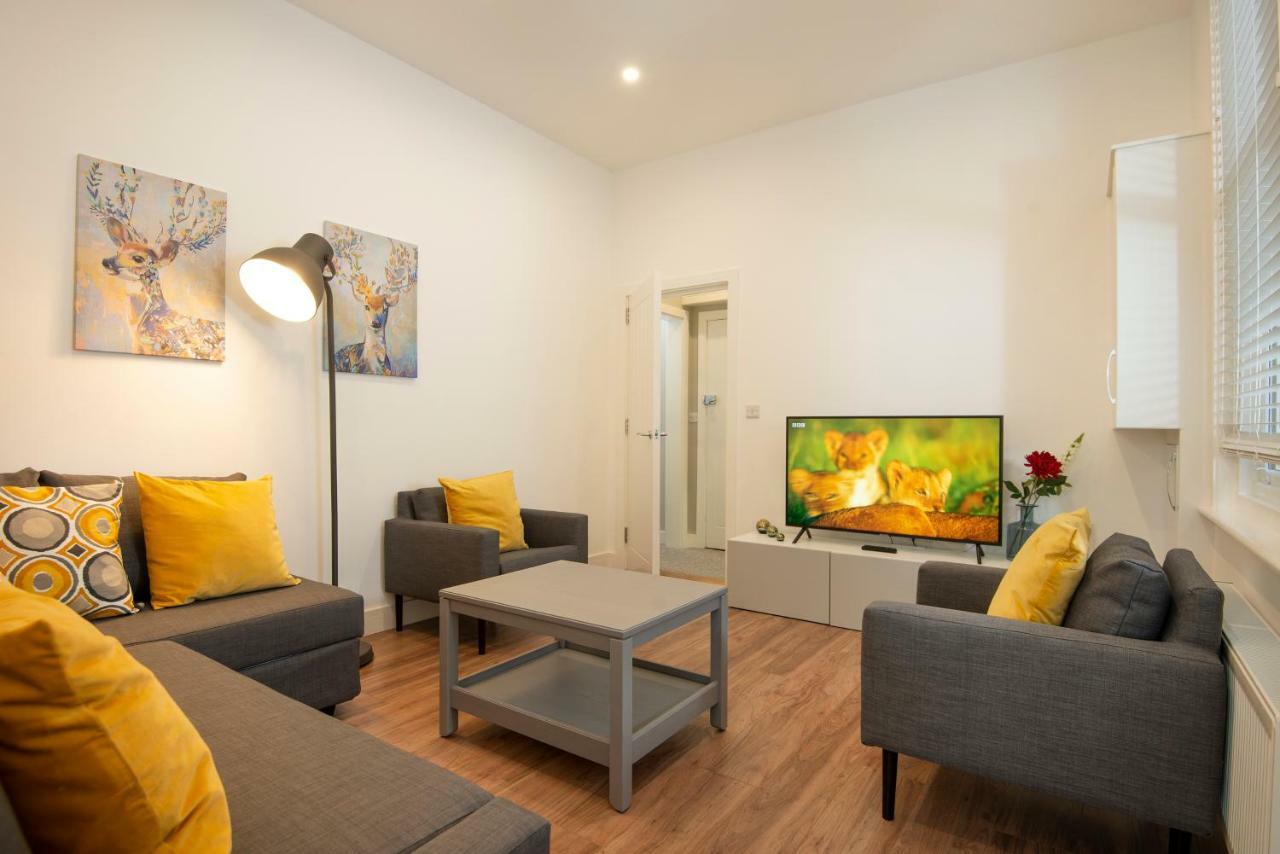 Flat B - Ground Floor, 2 Bedroom, 2 Bathroom With Garden In Southsea, *