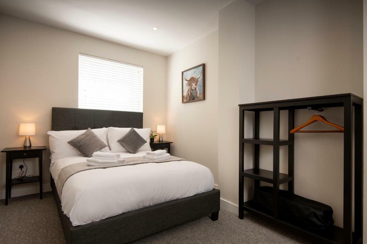 Flat B - Ground Floor, 2 Bedroom, 2 Bathroom With Garden In Southsea,