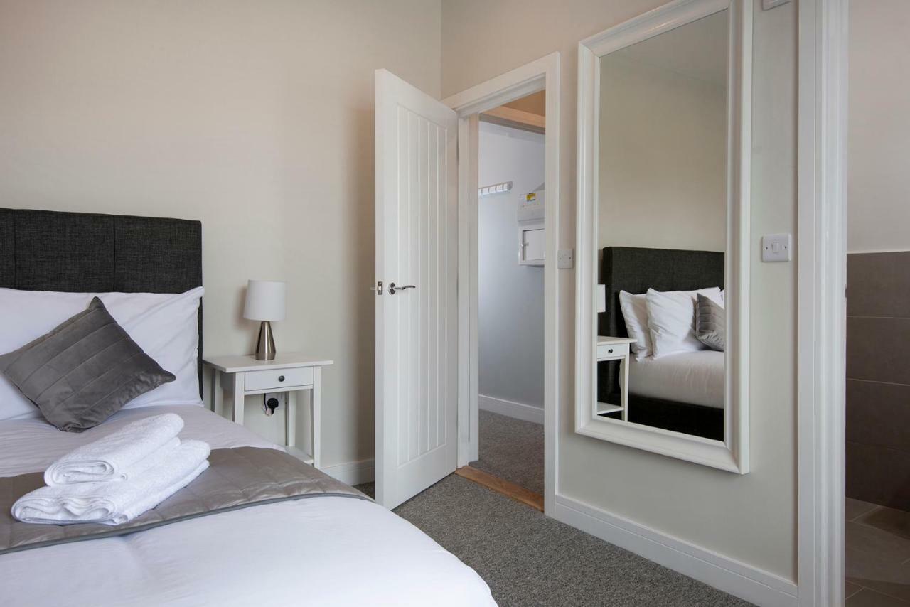 Flat C - Spacious First Floor, 3 Bedroom, 2 Bathroom In Central Southsea, *