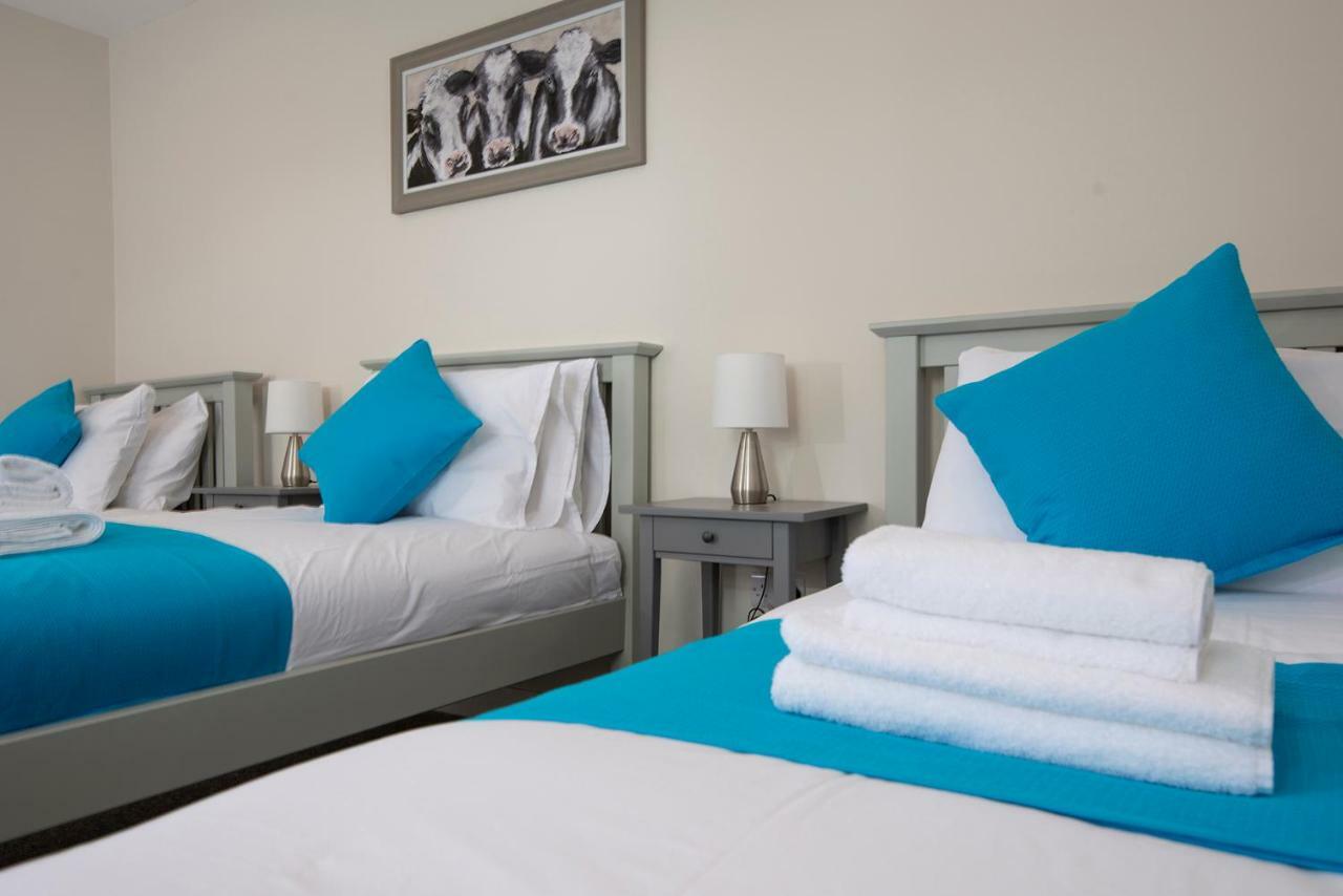 Apartment Flat C - Spacious First Floor, 3 Bedroom, 2 Bathroom In Central Southsea, *