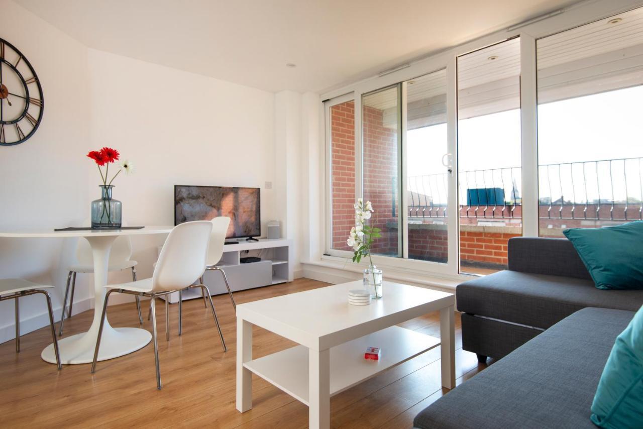 Elm View - 2 Bedroom 2 Bathroom With Parking In Southsea, * Portsmouth