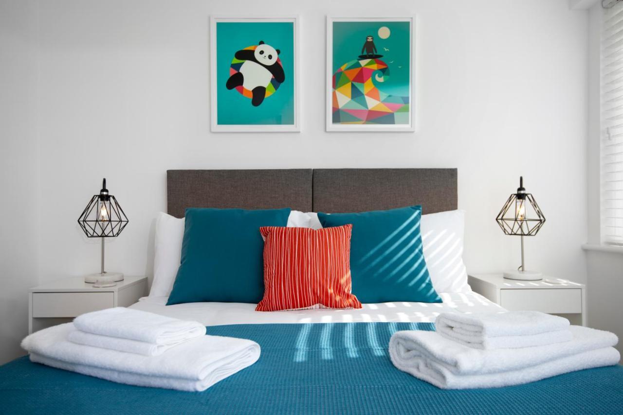 Elm View - 2 Bedroom 2 Bathroom With Parking In Southsea, *