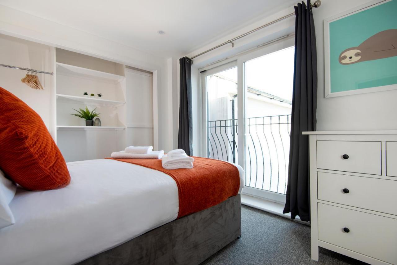Elm View - 2 Bedroom 2 Bathroom With Parking In Southsea, Apartment