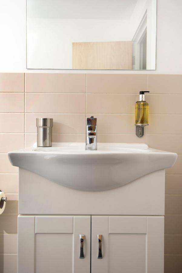 Apartment Elm View - 2 Bedroom 2 Bathroom With Parking In Southsea,