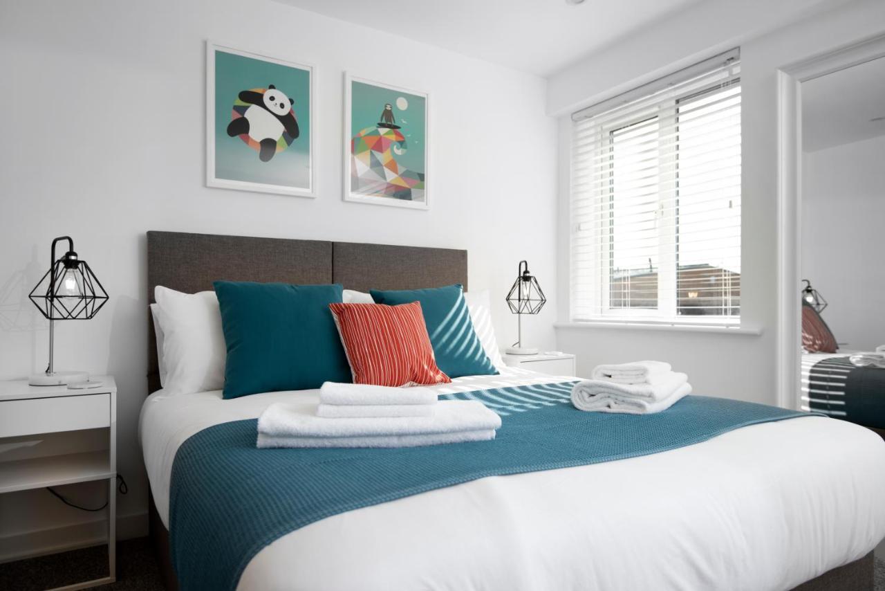 Elm View - 2 Bedroom 2 Bathroom With Parking In Southsea,