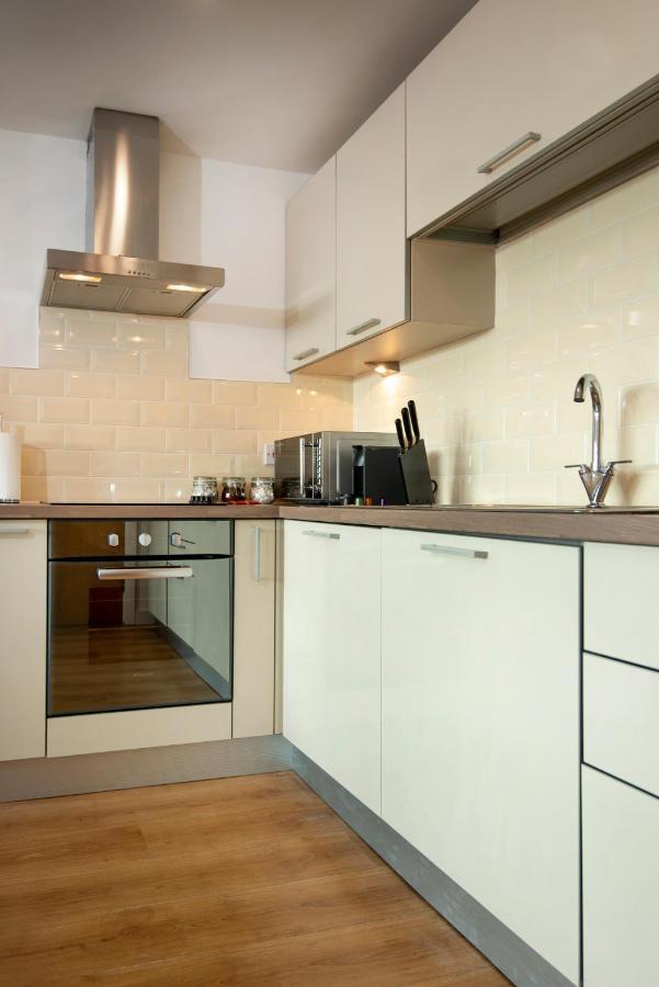 Elm View - 2 Bedroom 2 Bathroom With Parking In Southsea, Apartment *