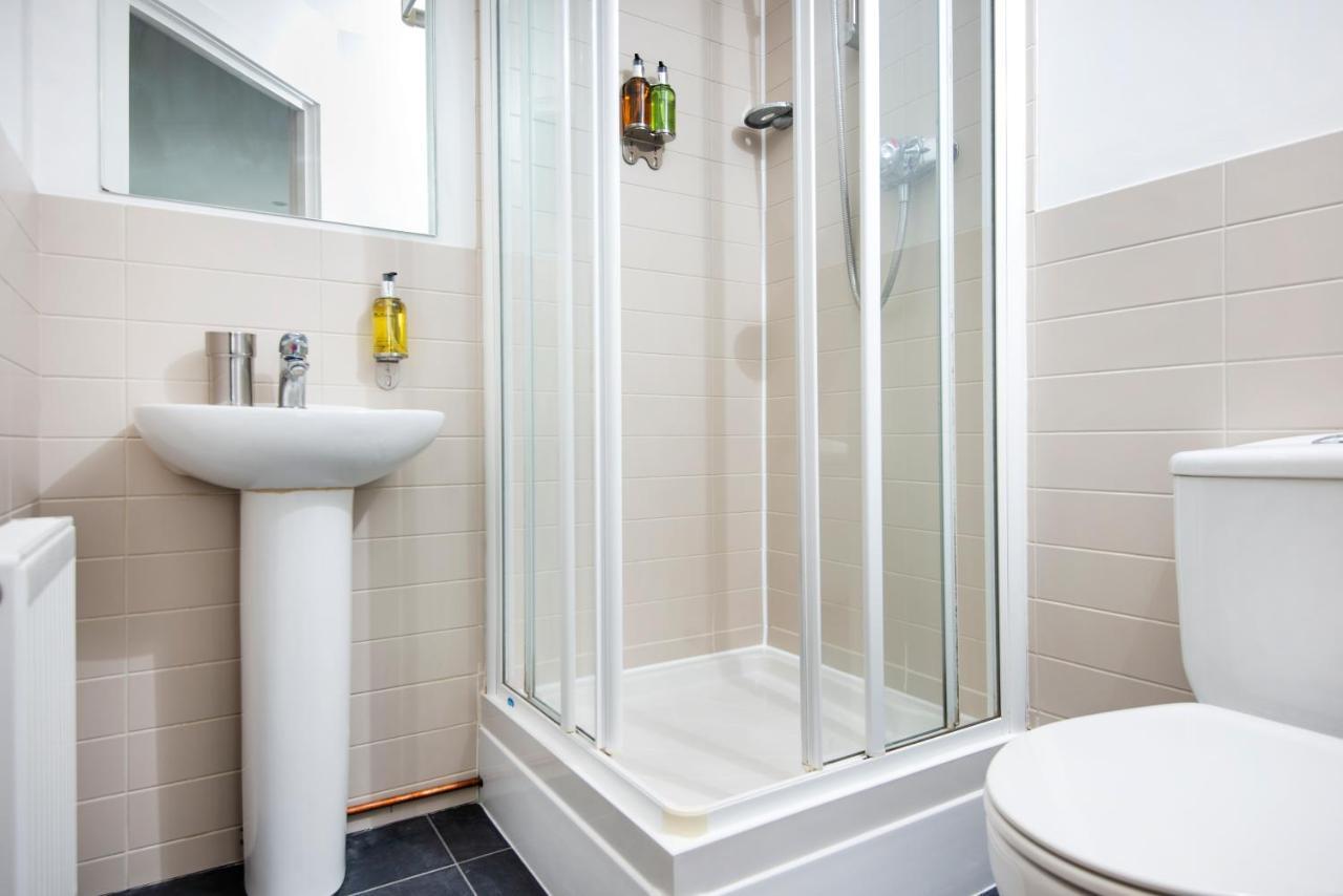Elm View - 2 Bedroom 2 Bathroom With Parking In Southsea, *