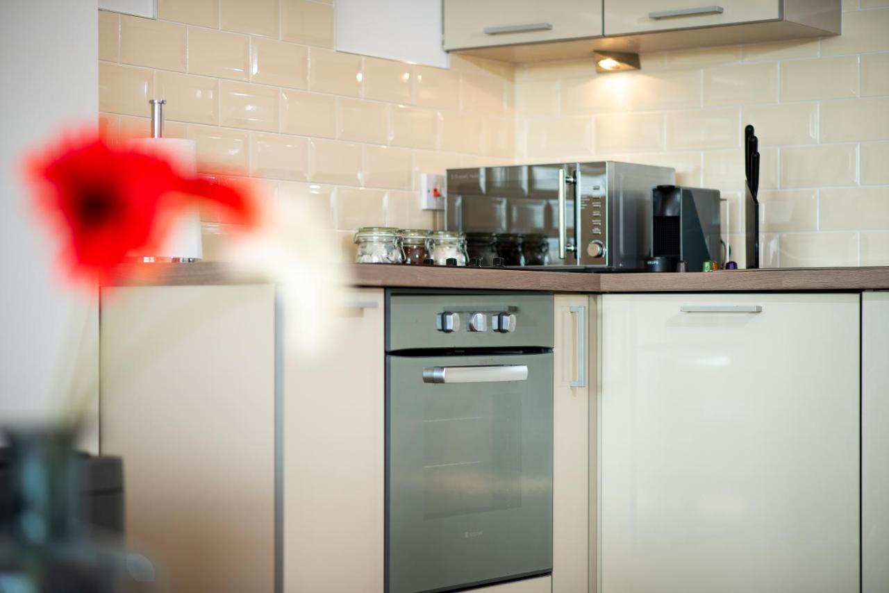 Apartment Elm View - 2 Bedroom 2 Bathroom With Parking In Southsea, *