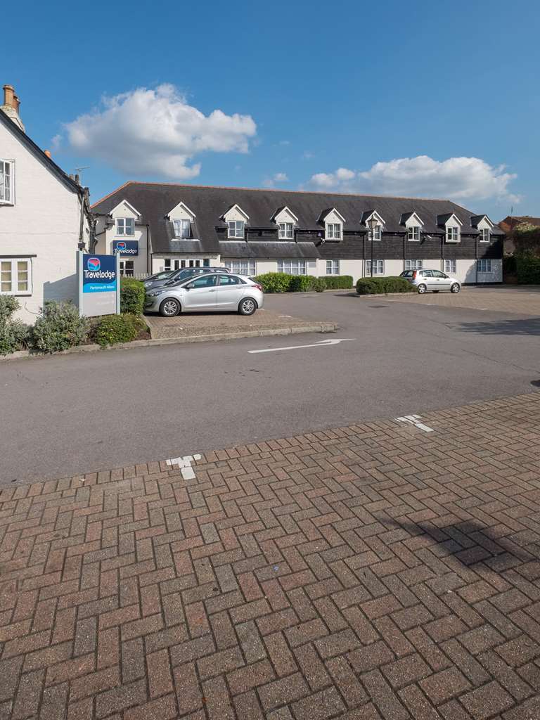 Travelodge Hotel 3*